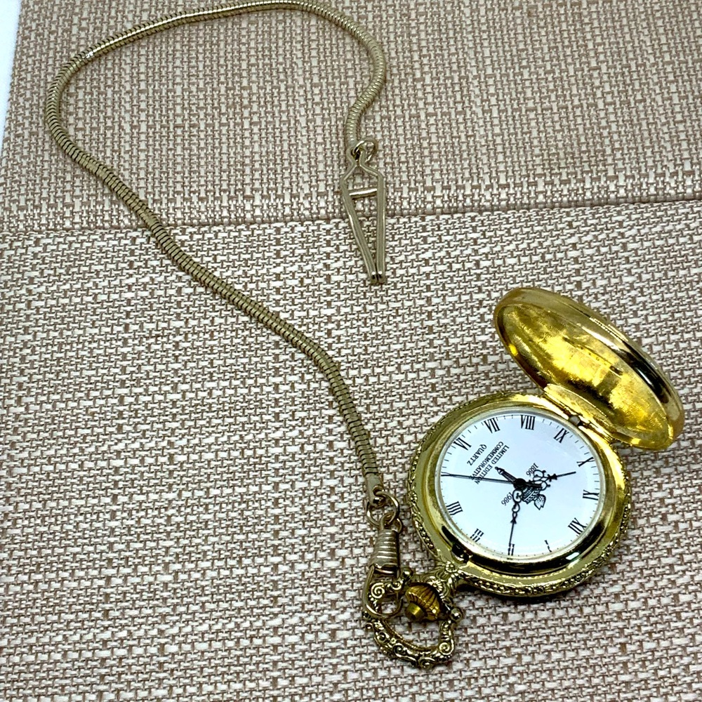 Vintage gold quartz pocket watch